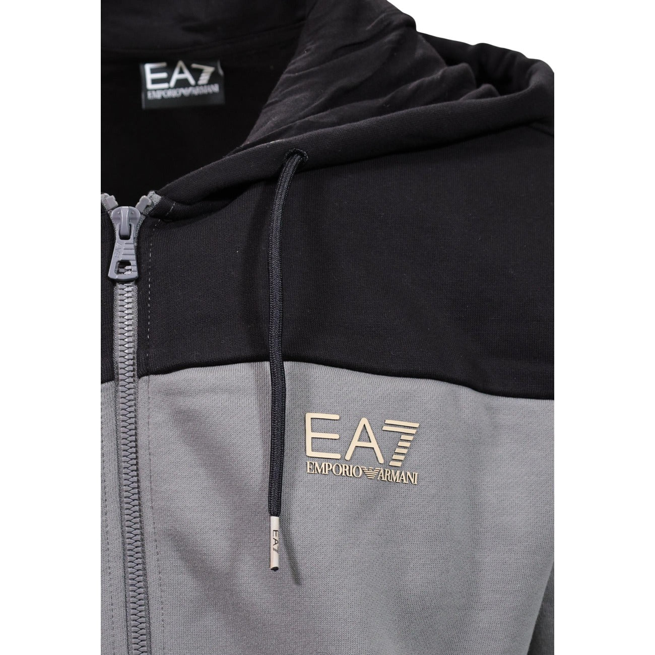 Survêtement EA7 Homme à Capuche – Gris